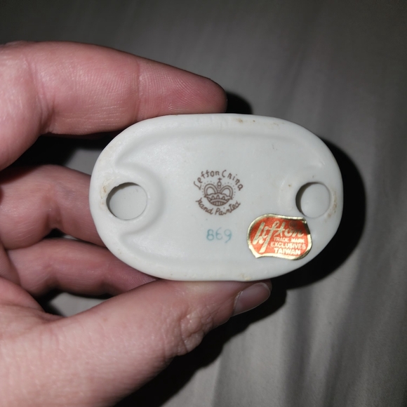 Porcelain Girl With Lamb - Picture 4 of 6